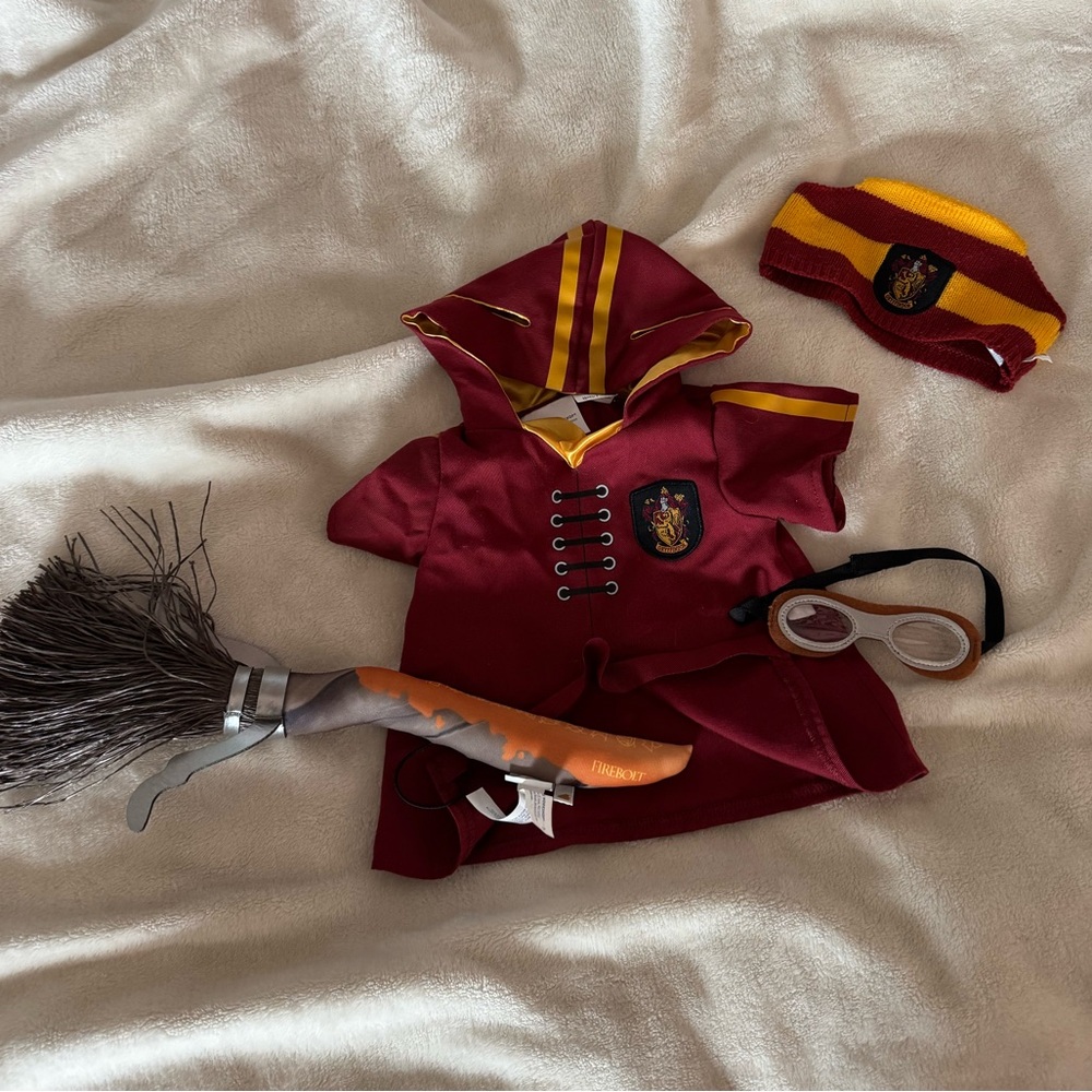 buildabear harry potter gryffindor quidditch uniform + accessories